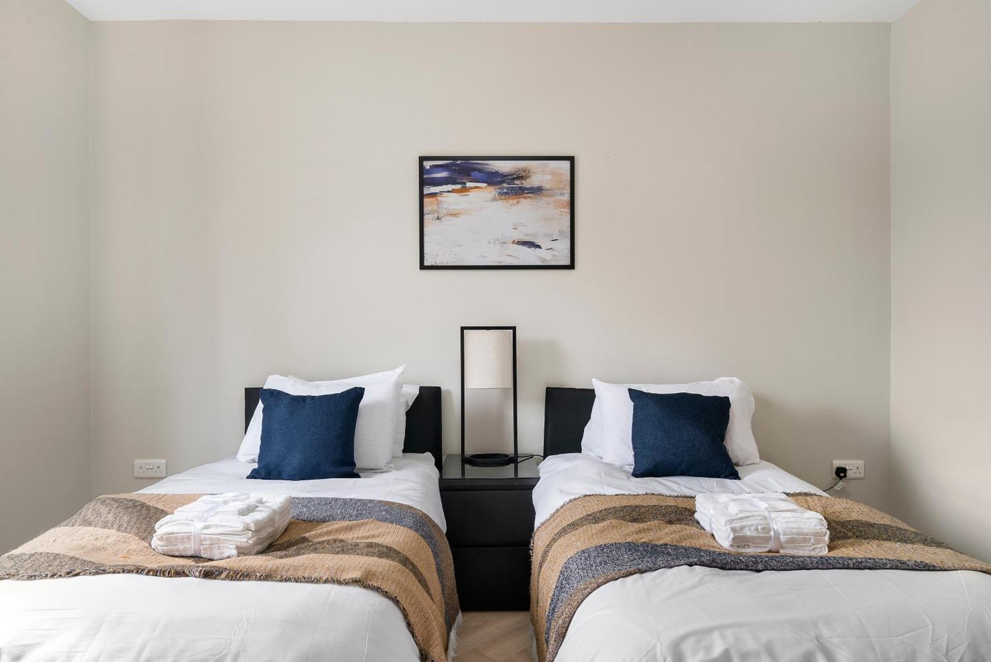Stylish 3-bedroom Greenwich 2 Bath Pad & Free Parking Appartamento