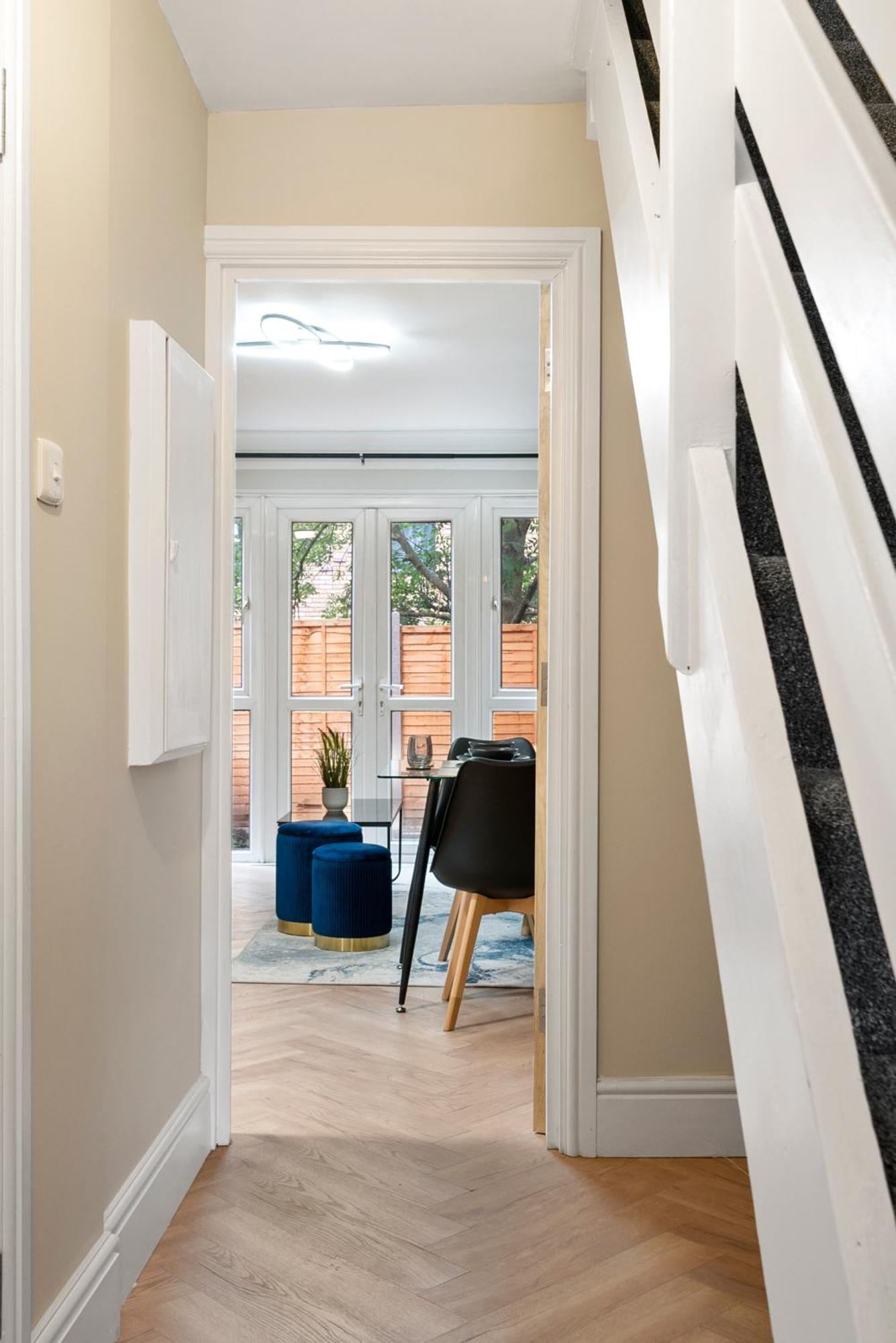 Stylish 3-bedroom Greenwich 2 Bath Pad & Free Parking * Londra
