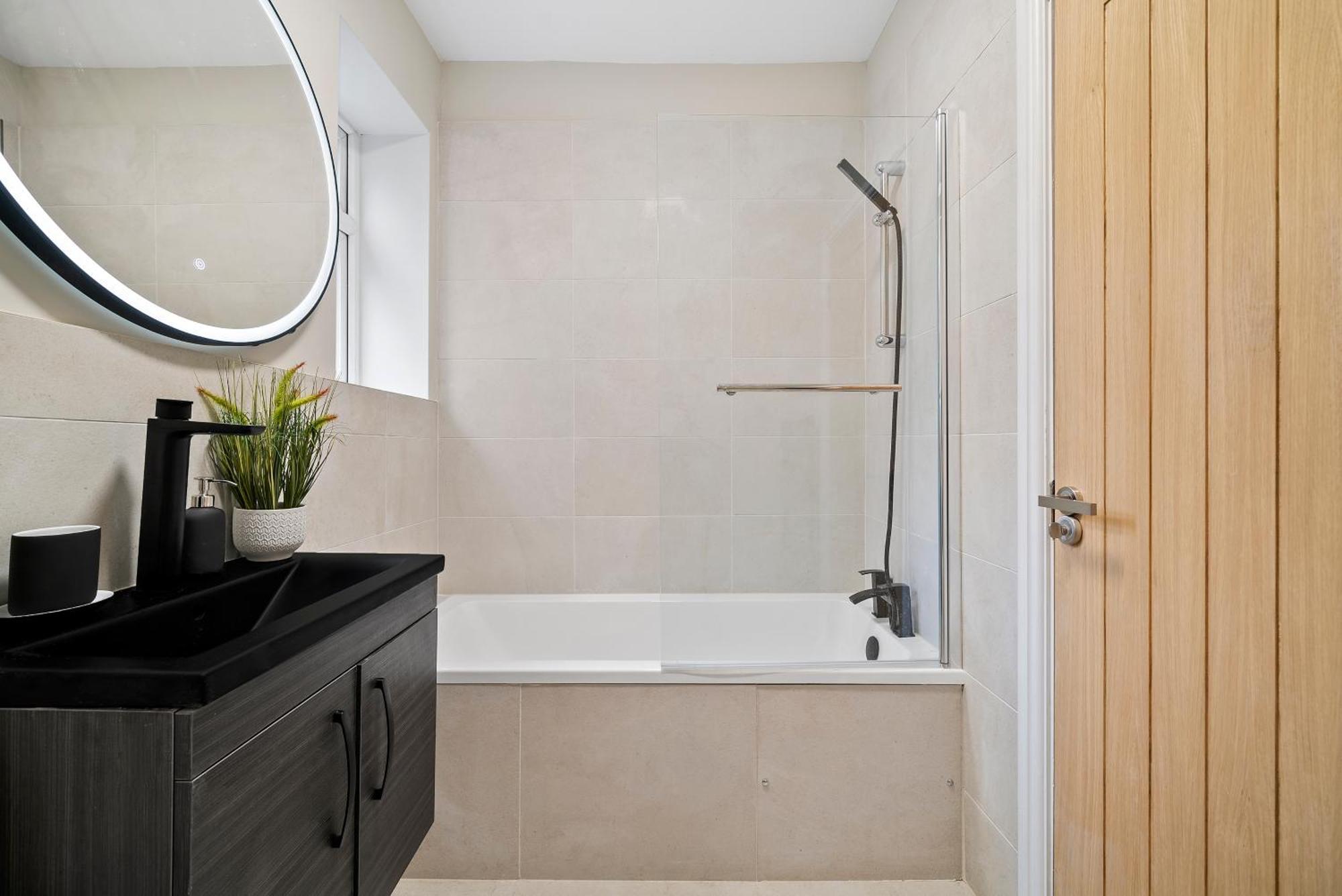 Stylish 3-bedroom Greenwich 2 Bath Pad & Free Parking Londra